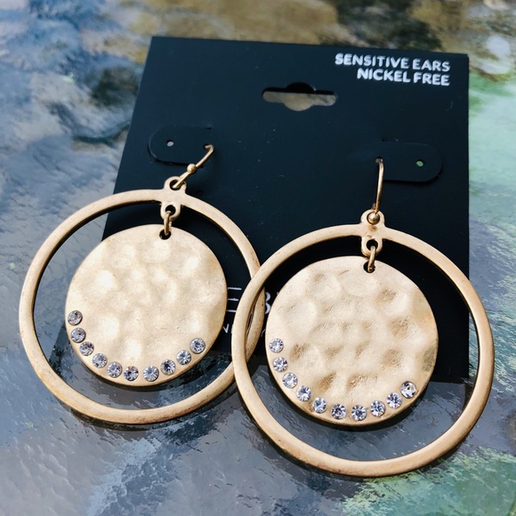 LB Gold Hammered Embellished Necklace Matching Earrings - Picture 5 of 9